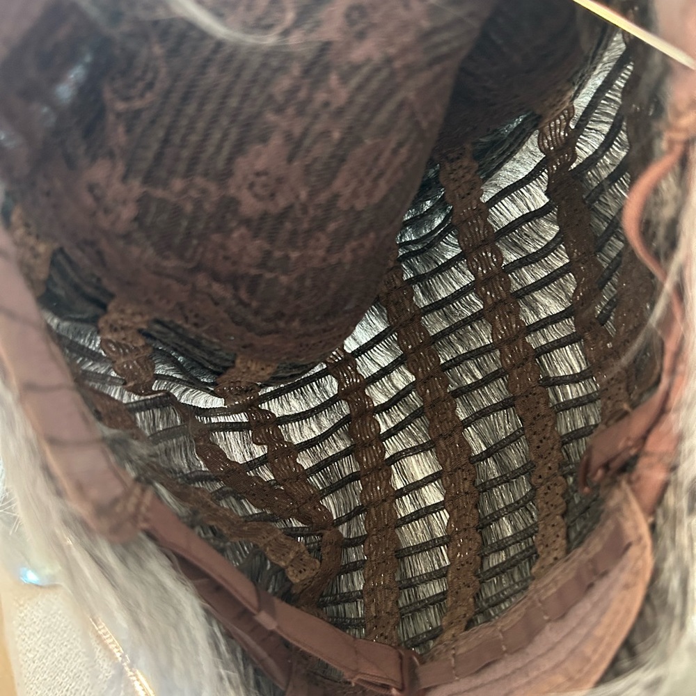 Wig - Picture 5 of 6